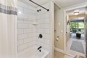 Combined shower/bathtub, hair dryer, bidet, towels