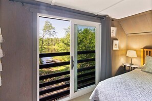 2 slaapkamers, een strijkplank/strijkijzer, reisbedje, wifi