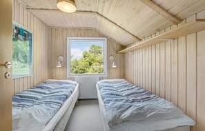 3 bedrooms, travel crib, free WiFi - Cozy home in Haderslev with kitchen (Haderslev)