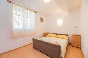 1 chambre, bureau, Wi-Fi gratuit, draps fournis