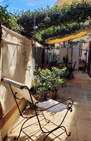 屋外ダイニングエリア