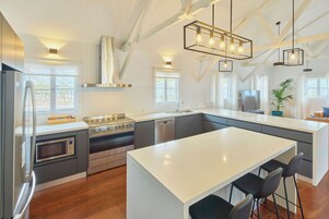 Azure Lodge 4 Bedroom Home | Private kitchen | Electric kettle