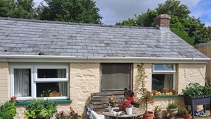 Outdoor dining - Cosy Rustic 1-bed Cottage on Farm Haverfordwest (Haverfordwest)