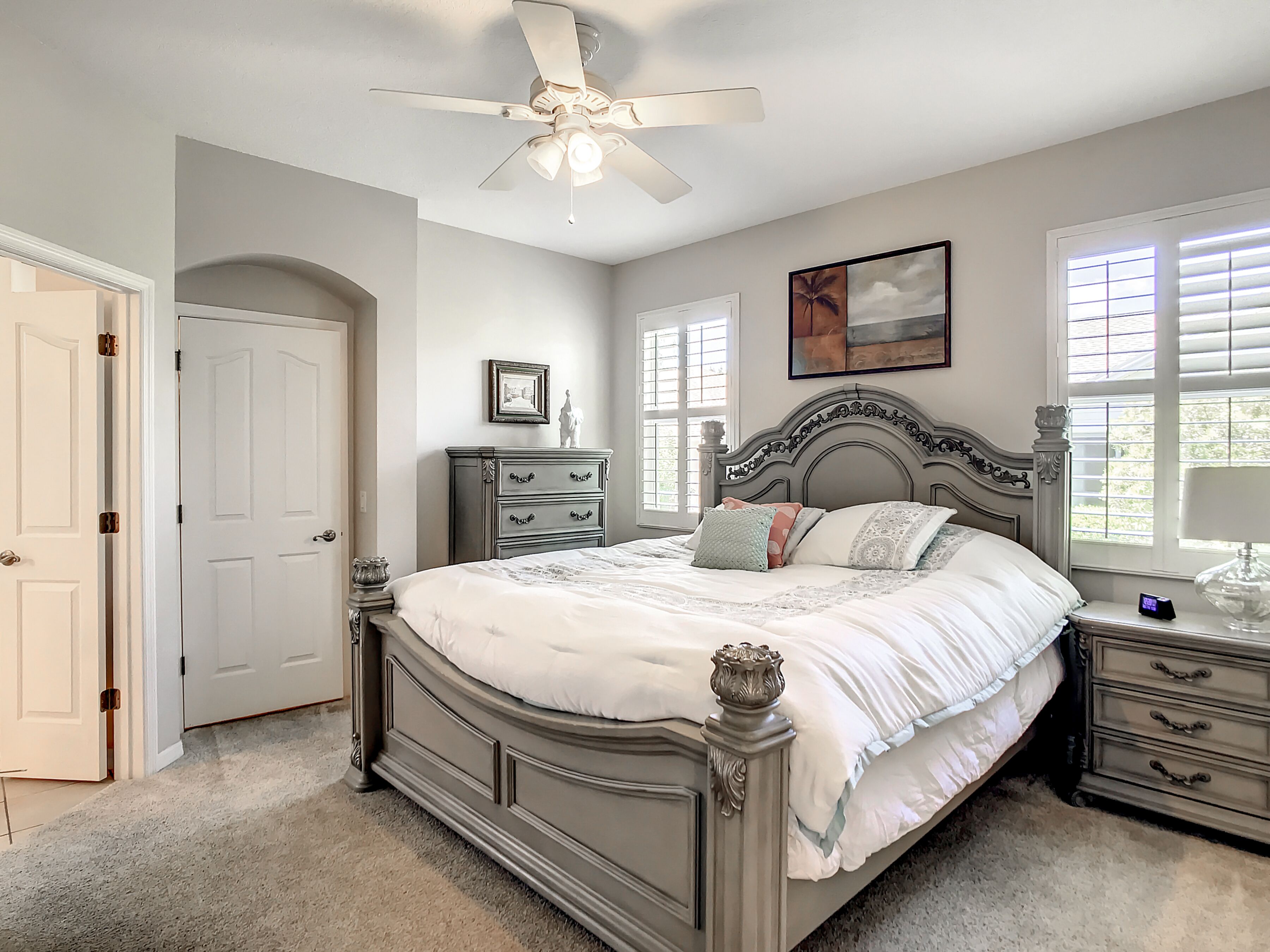 3 bedrooms, desk, iron/ironing board, WiFi (free)