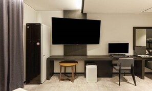 Trang trí khác biệt, trang bị nội thất với thiết kế riêng biệt, bàn 