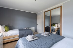 3 bedrooms, iron/ironing board, WiFi, bed sheets