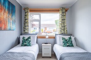 3 bedrooms, iron/ironing board, WiFi, bed sheets