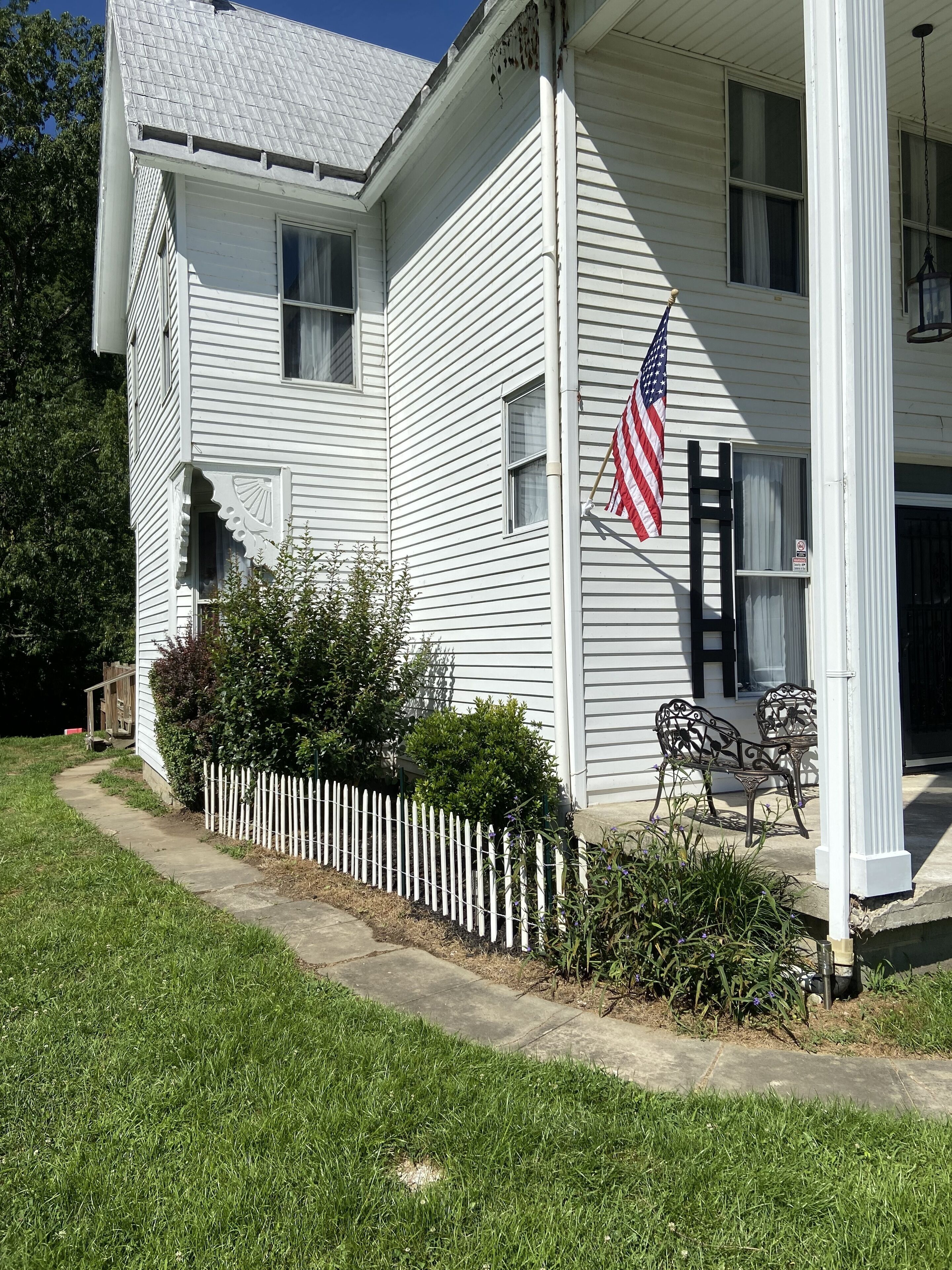 Country Roads Guest House on the Little Coal River
