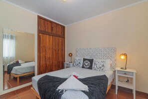 1 bedroom, iron/ironing board, WiFi, bed sheets - Great 1Bed Flat - Praia da Rocha - Wi-Fi - Parking (Portimao)