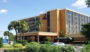 A modern building with a flat roof, large windows, and a sign indicating it is a Marriott hotel. - Best Western Orlando Gateway Hotel (Orlando)