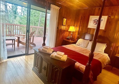 2 bedrooms, WiFi, bed sheets. Peaceful, Rustic and Cozy house in a SPA massage environment