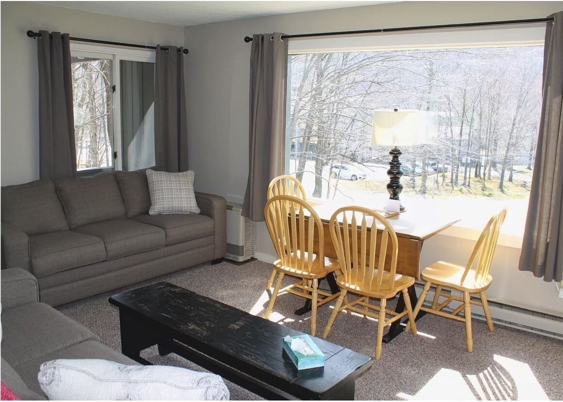 Cozy Renovated Townhome Across the Street From Loon Mountain
