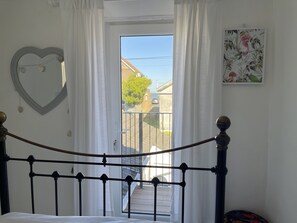 2 soverom, skrivebord, wi-fi og sengetøy