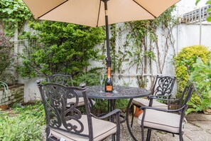 屋外ダイニングエリア