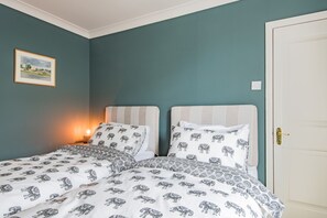 2 bedrooms, desk, iron/ironing board, travel cot