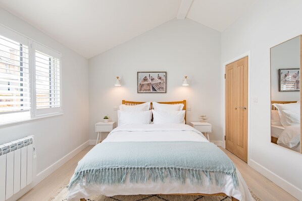 1 bedroom, desk, iron/ironing board, WiFi