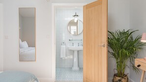 A bedroom with a bed, a bedside mirror, and a potted plant. - The perfect retreat for couples wanting to enjoy Deal (Deal)