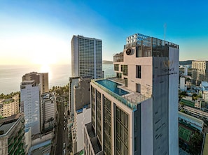 Outdoor pool, open 7:00 AM to 8:00 PM, pool umbrellas, sun loungers - Green Beach Hotel Nha Trang (Nha Trang)