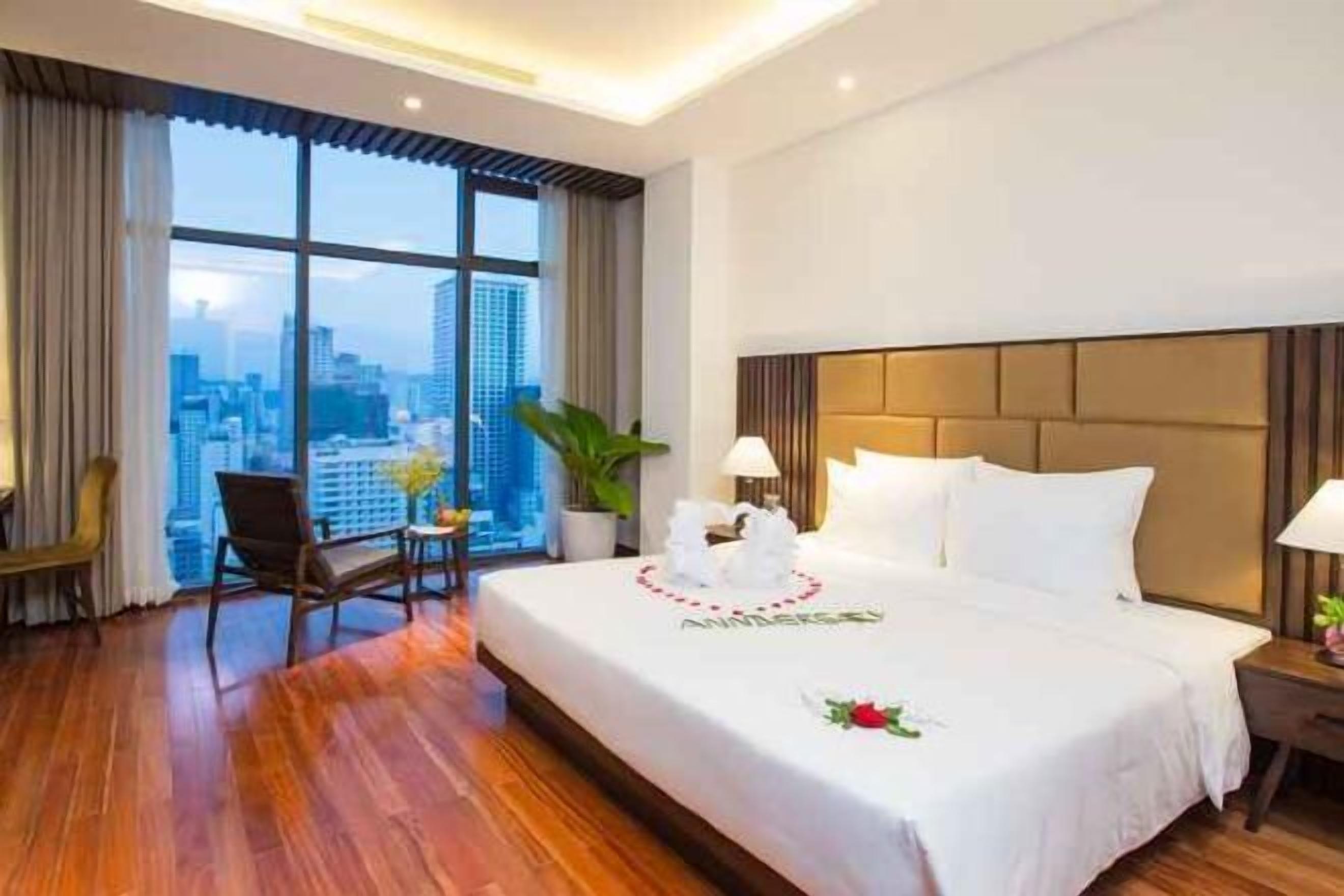 Ropa de cama de alta calidad y minibar 