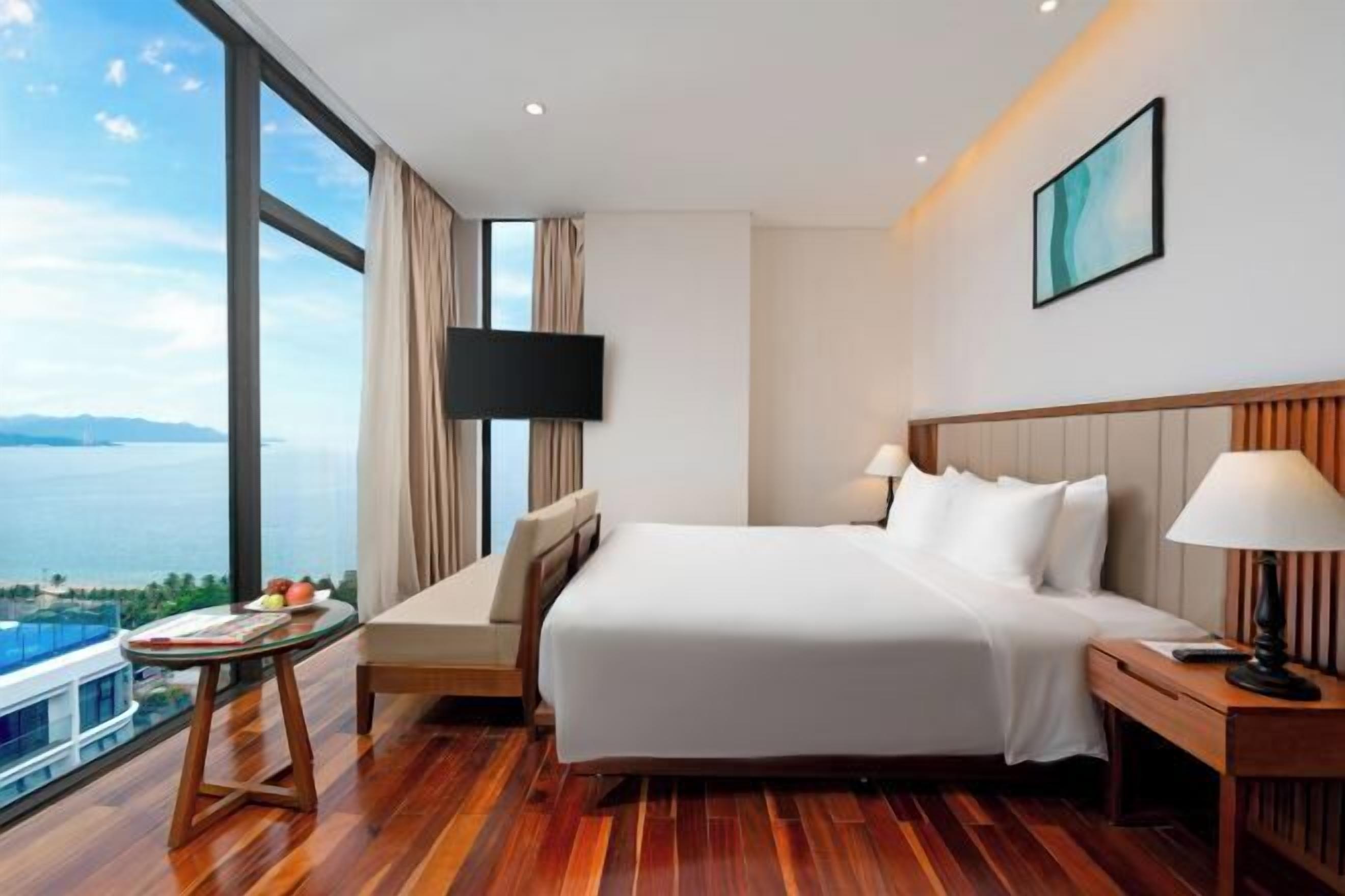 Ropa de cama de alta calidad y minibar 