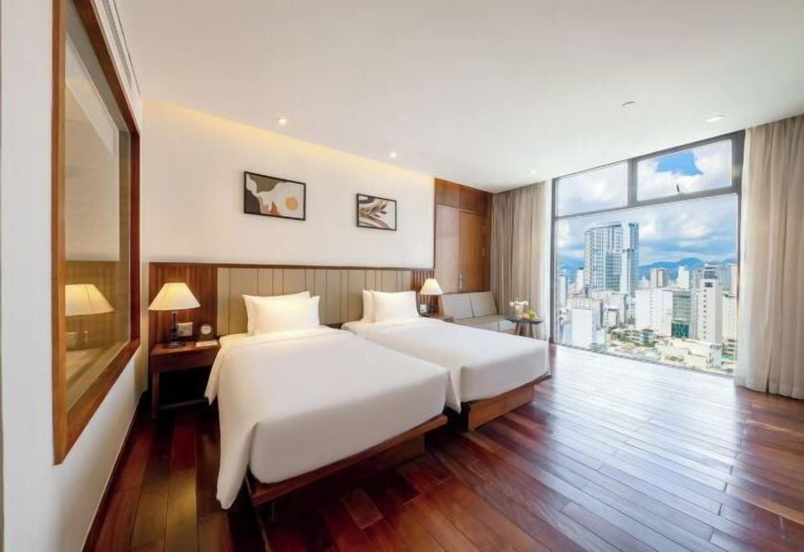 Ropa de cama de alta calidad y minibar 