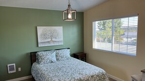 1 bedroom, WiFi (free), bed sheets - Sunny Sequim! (Sequim)