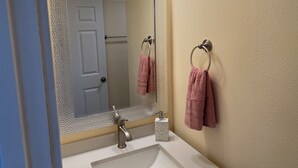 Combined shower/tub, hair dryer, towels, soap - Sunny Sequim! (Sequim)