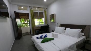 Deluxe Double Room | Premium bedding, pillowtop beds, minibar, in-room safe