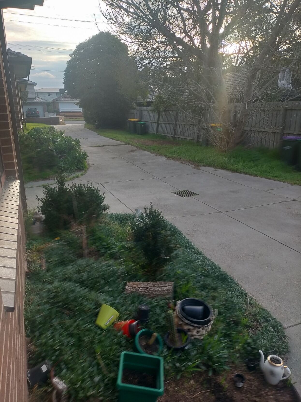 10 min walk to beach and shops, serene walks, you can have it all.