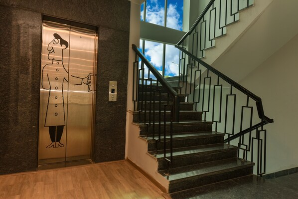 Staircase - Hotel Blue Saffron (New Delhi)