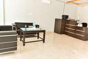 Reception - Hotel Blue Saffron (New Delhi)