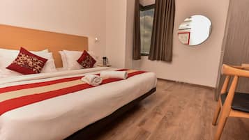Standard Room | Egyptian cotton sheets, premium bedding, Select Comfort beds, desk