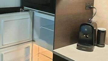 Deluxe Studio, Non Smoking, Garden View | Private kitchenette | Fridge, microwave, espresso maker, electric kettle