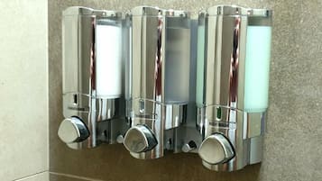 Deluxe Studio, Non Smoking, Garden View | Bathroom | Shower, rainfall showerhead, free toiletries, hair dryer