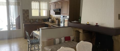 Geladeira, micro-ondas, fogão, cooktop