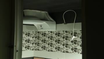 Shower, towels