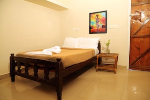 Deluxe Quadruple Room, 4 Bedrooms, Garden View | Desk, free WiFi, bed sheets - JUNGLE PARADISE FARM AND GUEST HOUSE (Ootacamund)
