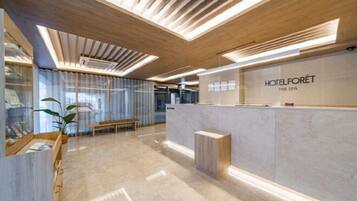 Lobby lounge