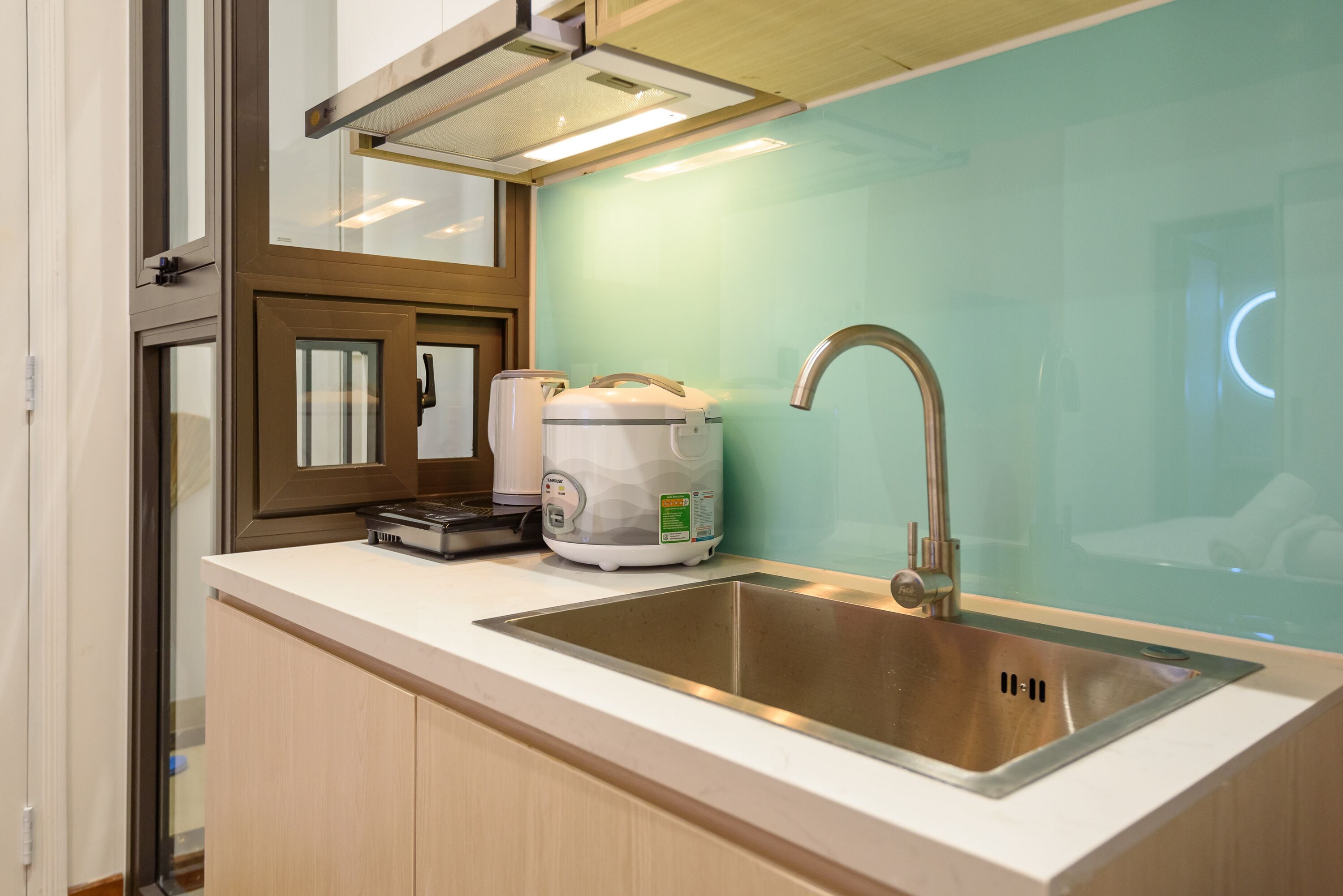 Comfort Studio | Private kitchen | Microwave, cookware/dishes/utensils