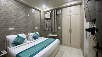 Deluxe Room | Egyptian cotton sheets, premium bedding, Select Comfort beds, free WiFi