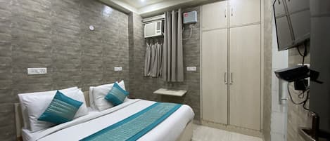Deluxe Room | Egyptian cotton sheets, premium bedding, Select Comfort beds, free WiFi