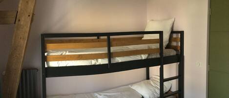 4 bedrooms, iron/ironing board, travel cot, free WiFi