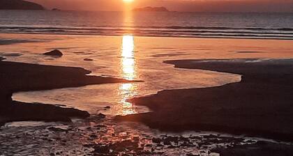Luxushaus, Whirlpool, nr. Strand, atemberaubender Meerblick, Pembrokeshire.