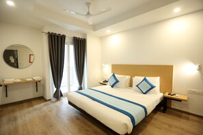Classic Room | Egyptian cotton sheets, premium bedding, Select Comfort beds, desk - Hotel Orchid Saffron (New Delhi)