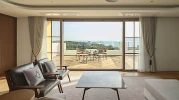 Televisiรณn de pantalla plana y piso con calefacciรณn