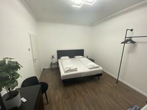 2 bedrooms, desk, travel cot, free WiFi - Luxury Apartments in the Center of Vienna (Wien)