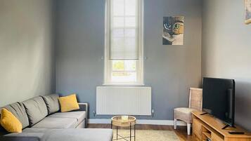 Apartment (2 Bedrooms) | Living room | 1-inch TV with digital channels