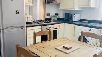 Apartment (2 Bedrooms) | In-room dining