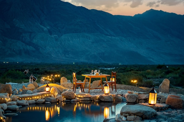 Tempat makan pasangan