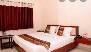 Deluxe Double Room | Memory foam beds, free WiFi - Hotel Durga Silverline (Jodhpur)